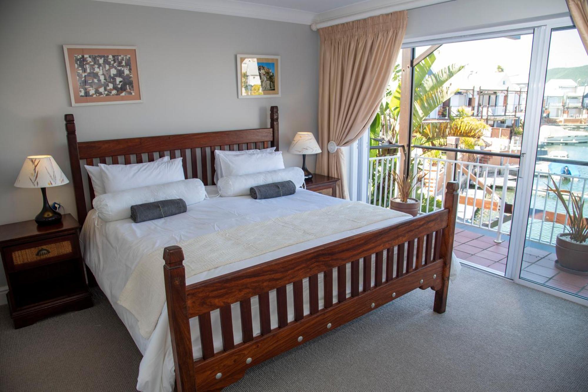 Waterfront 2 Bed With Mooring At Quays Holiday home *