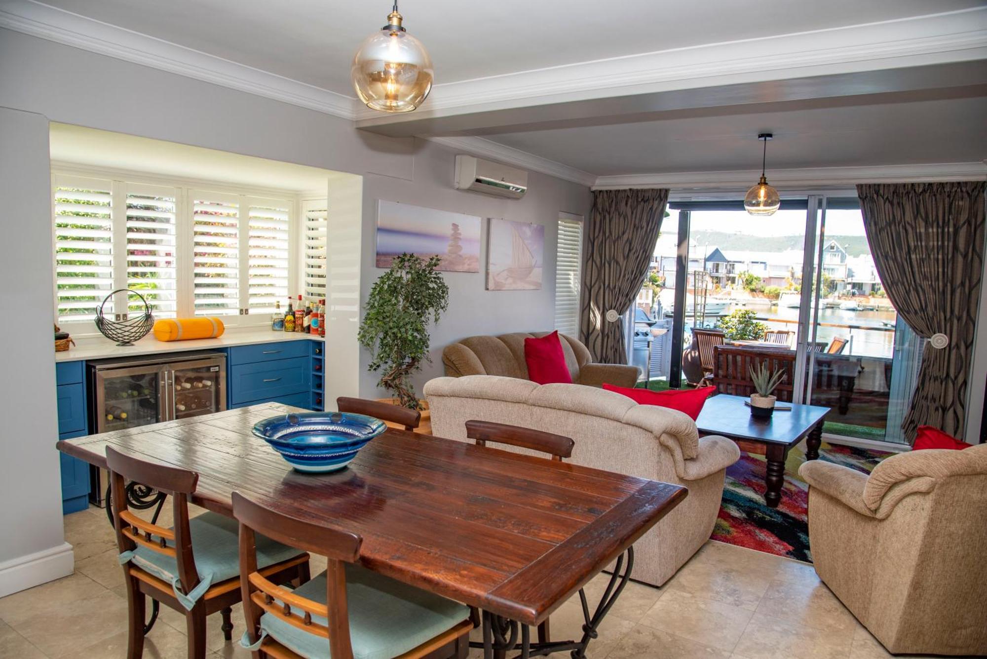 Waterfront 2 Bed With Mooring At Quays