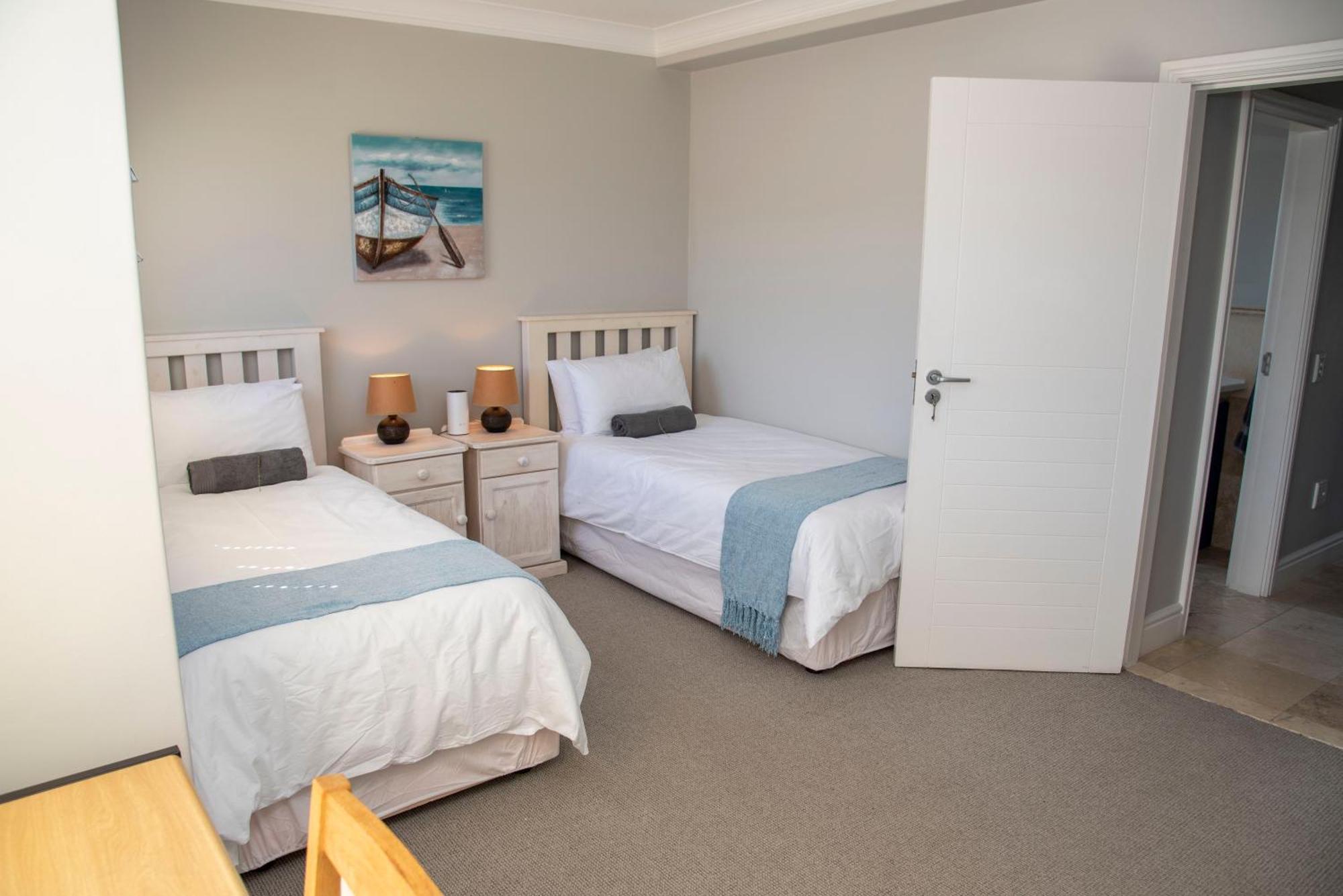 Waterfront 2 Bed With Mooring At Quays Holiday home *