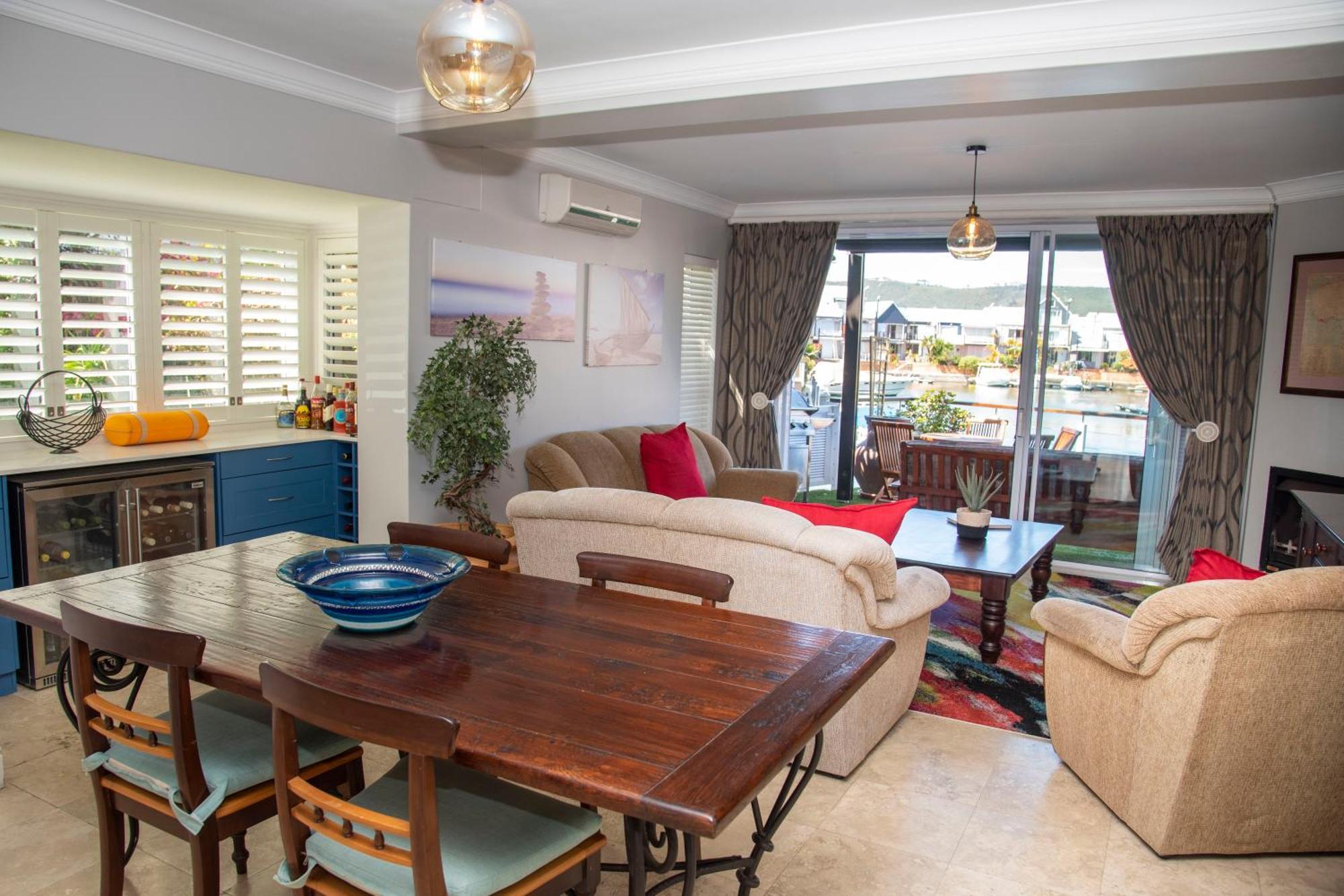 Waterfront 2 Bed With Mooring At Quays *